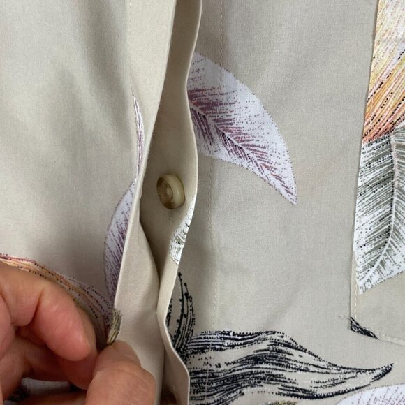 Chicos No Iron Floral Button Up Shirt Size 3 US XL Tossed Lilies Effortless - Picture 5 of 12